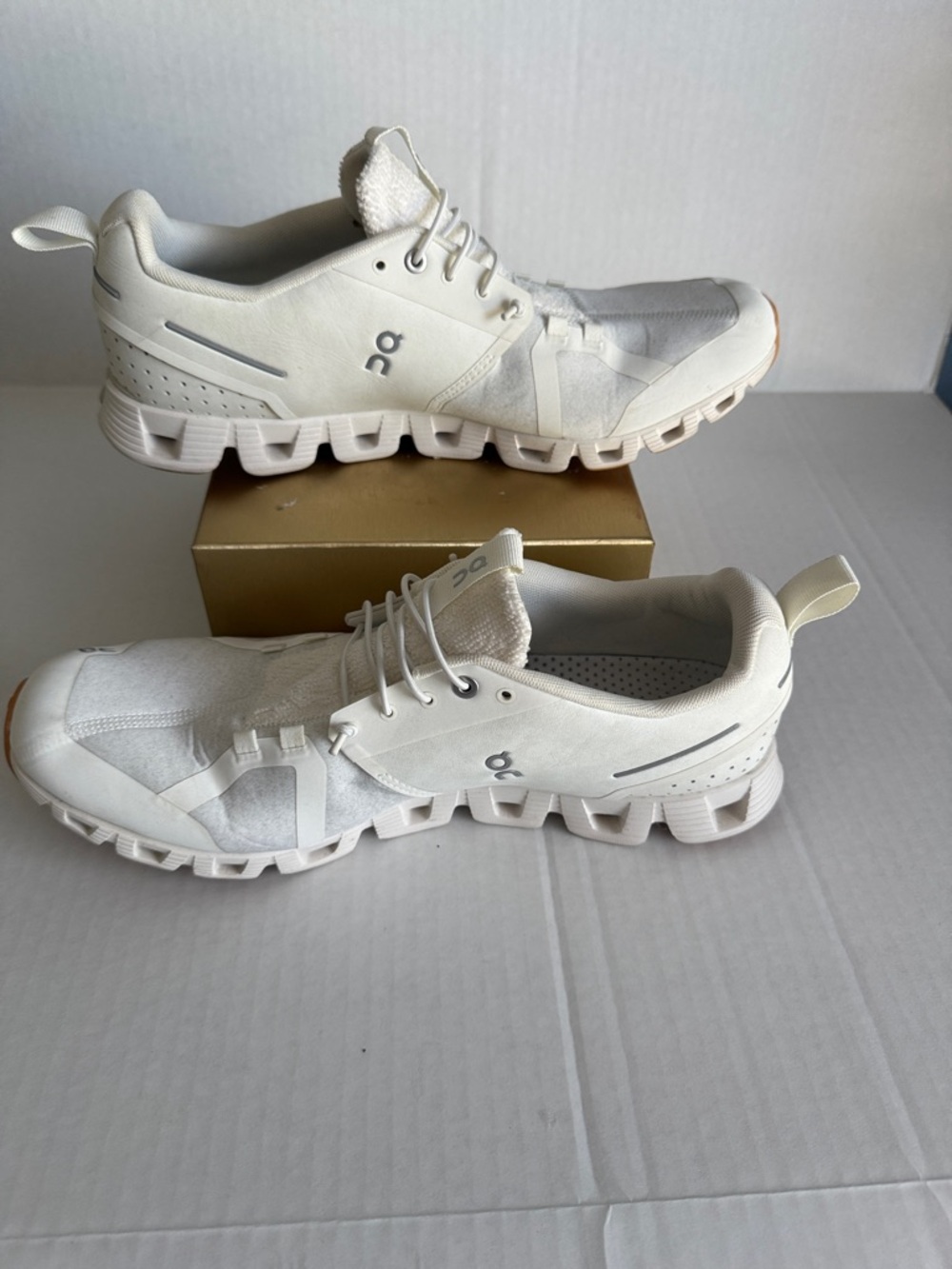 On Cloud Running Shoes in Terry White Low size 11.5 Men’s - Picture 3 of 6